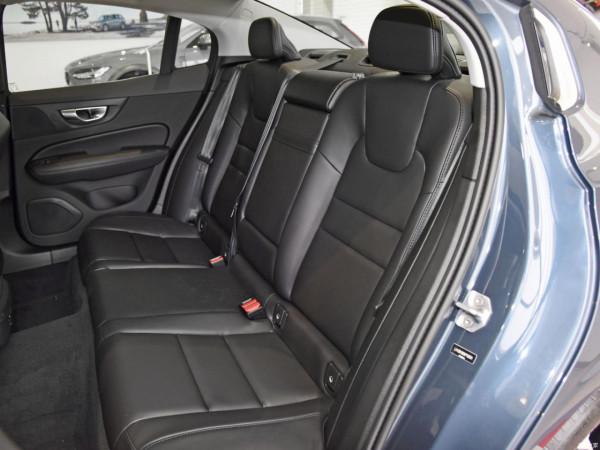 沃爾沃S60跌至24萬多，197馬力+48V輕混，還看什麼凱美瑞