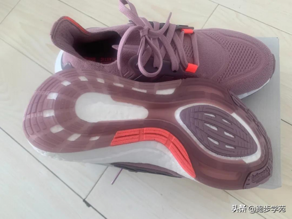 上腳跑了1 個月，我終於可以跟你推薦Adidas ULTRABOOST 22