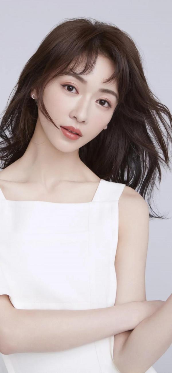 吳謹言，清心靚麗清純脫俗