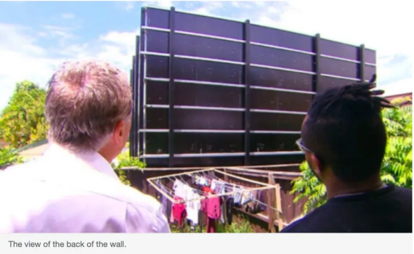 男子被新冠逼瘋，在自家院子豎起近6米圍牆，自誇為“長城”，鄰居怒了