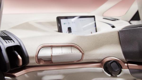 粉紅的回憶!KiWi EV宋茜定製車亮相,命名“豬小八”,少女感爆棚 粉紅的回憶!KiWi EV宋茜定製車亮相,命名“豬小八”,少女感爆棚