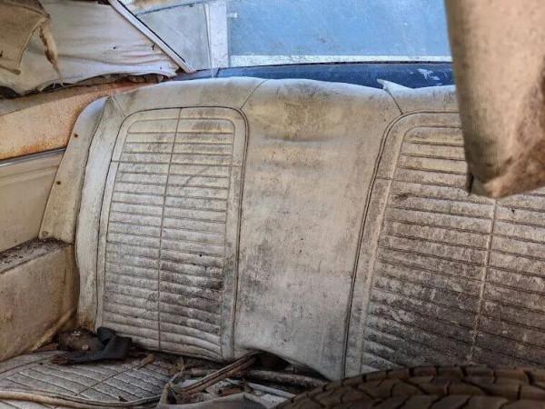 被時間遺忘的1967 年龐蒂亞克火鳥，經過修復即可重新上路行駛