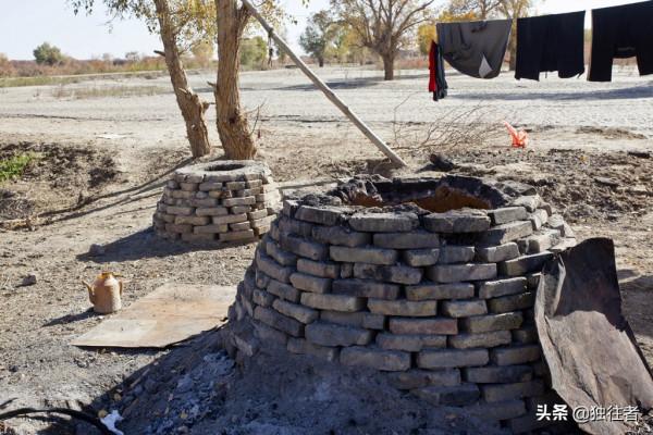 原始的風俗習慣，獨特的圖騰文化，走進羅布人村寨