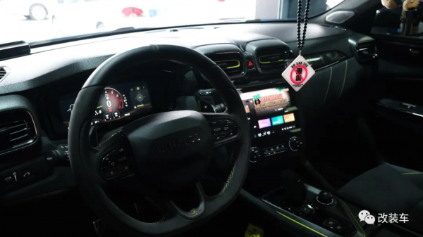 00後大學生改裝領克03+,擁有WTCR年度冠軍車同款顏色 00後大學生改裝領克03+,擁有WTCR年度冠軍車同款顏色