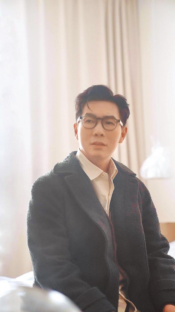 黃品冠表哥離世，2年無法回家見父母，拍攝新歌MV悲傷落淚