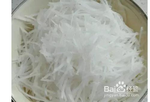 廚師長教你做蒸蘿蔔絲，只需注意這一步，蘿蔔絲蒸出來不粘不溼