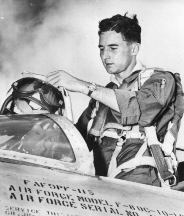 1953年，蘇聯一架客機被美軍擊落，索賠180萬美元無果，以牙還牙