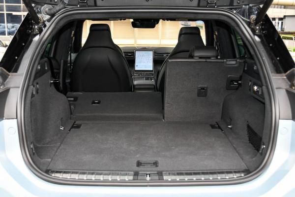 零百加速4.7秒,軸距2米9,開出去回頭率十足,帶你看蔚來ES6 零百加速4.7秒,軸距2米9,開出去回頭率十足,帶你看蔚來ES6