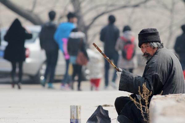 如果科技取代人力，資本壟斷實體，百姓的生存之路該何去何從？