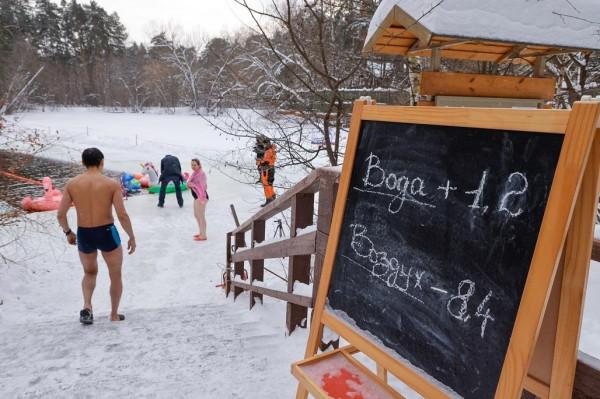 冰天雪地玩出盛夏感覺！俄羅斯莫斯科舉辦冬泳活動