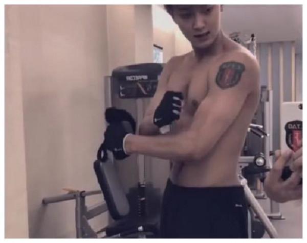 掃“娘”風暴來襲,這些明星紛紛展示硬漢照,求生欲滿滿 掃“娘”風暴來襲,這些明星紛紛展示硬漢照,求生欲滿滿