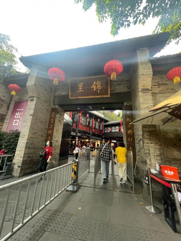 在成都,被一所中學凡爾賽了 在成都,被一所中學凡爾賽了