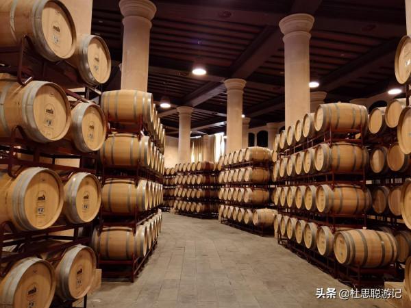 漢EV自駕新疆,探訪亞洲最大葡萄酒地下酒窖,逛完景區還送葡萄酒 漢EV自駕新疆,探訪亞洲最大葡萄酒地下酒窖,逛完景區還送葡萄酒