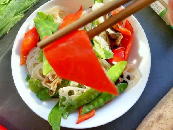 大魚大肉吃多了,我都會搭配個荷塘小炒,清脆爽口特別解膩 大魚大肉吃多了,我都會搭配個荷塘小炒,清脆爽口特別解膩