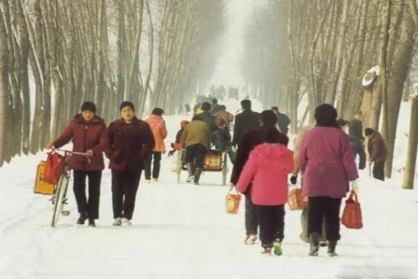 八十年代農村人走親戚,小孩一般想留宿幾天,為何現在不願意了? 八十年代農村人走親戚,小孩一般想留宿幾天,為何現在不願意了?