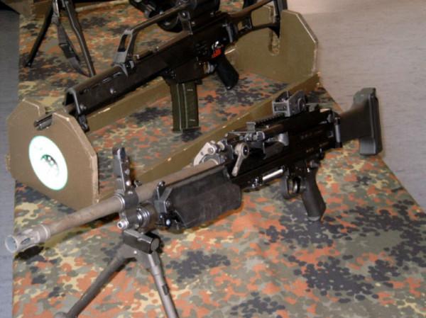 Hk公司推出的最新的彈鏈式機槍,它首次亮相於2001年 Hk公司推出的最新的彈鏈式機槍,它首次亮相於2001年