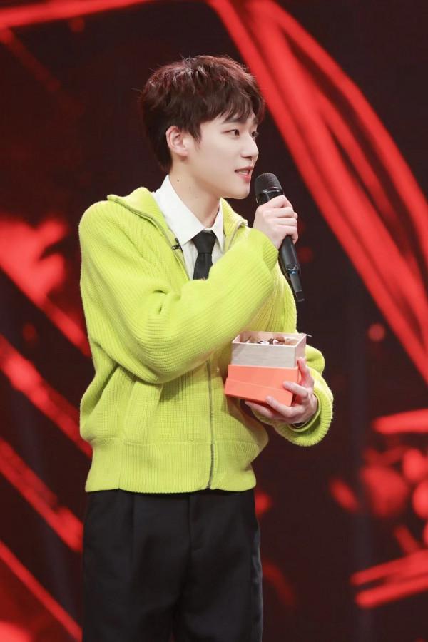 謝興陽《天天向上》首秀 青春唱響2022彰顯少年活力