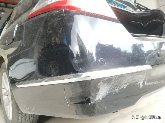 12年的日產天籟大沙發,5W就能帶回家?檢測師:車況實屬拉胯 12年的日產天籟大沙發,5W就能帶回家?檢測師:車況實屬拉胯