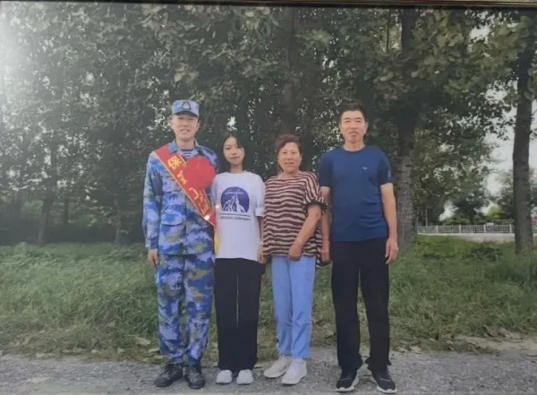 軍戀故事丨姐弟戀&plus;軍戀，護士小姐姐發糖啦