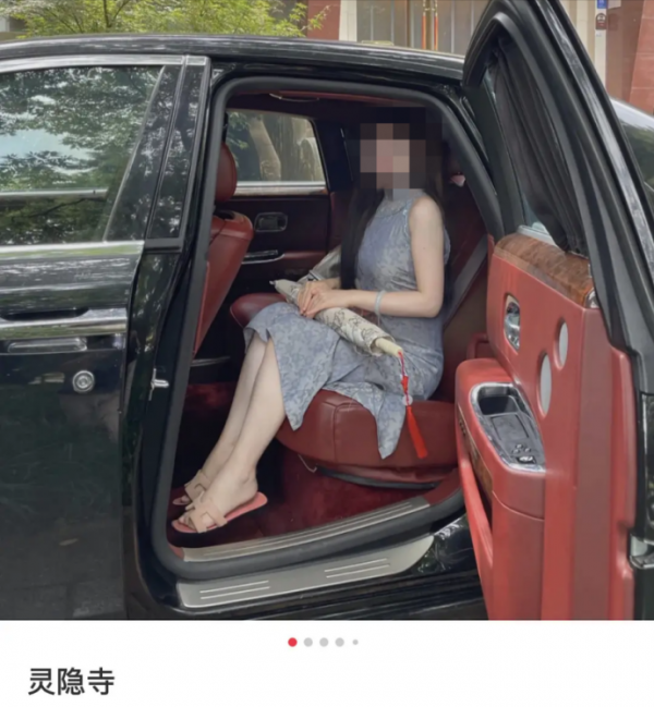 穿吊帶抄經書，把僧服當時尚單品，佛光圖前擺拍，佛媛有多荒唐？