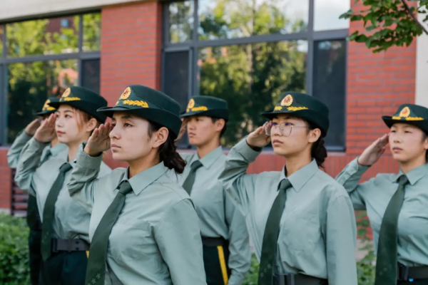 強軍有我!讓青春為國防出彩! 強軍有我!讓青春為國防出彩!