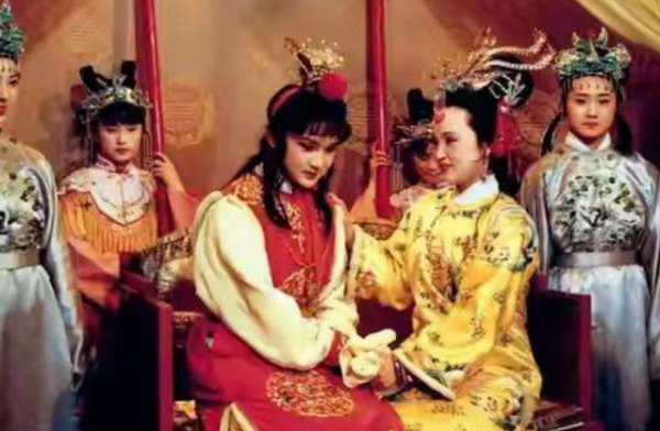 紅樓夢中，賈元春嫁的是哪位皇帝？