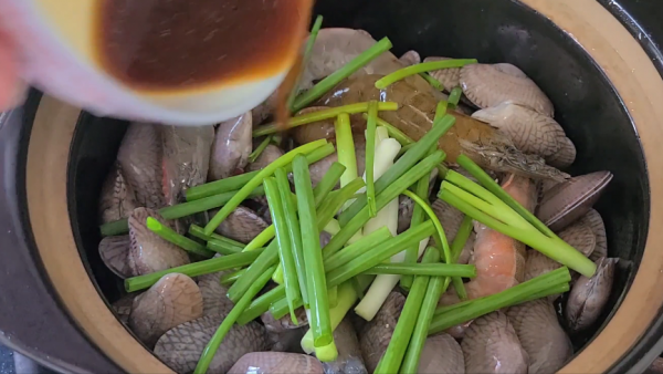 這一道焗海鮮在廣東出了名,手把手教你做出來,好吃味美又簡單 這一道焗海鮮在廣東出了名,手把手教你做出來,好吃味美又簡單