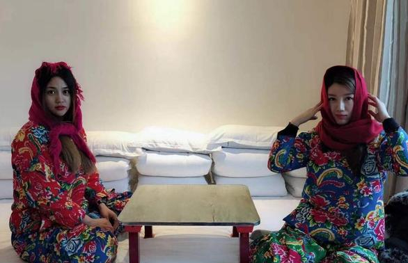 東北人在炕上吃飯睡覺，南方人疑惑：不嫌髒嗎？看看東北人咋說