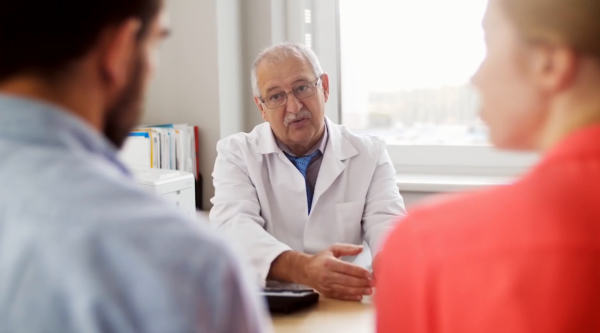 父母不顧醫生建議拒絕墮胎，重度唇顎裂的寶寶現在長成美男了