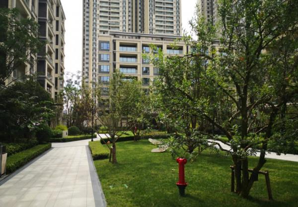 住市區好還是住郊區好？