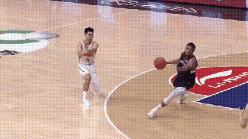 CBA第七輪違體犯規多達16次,裁判吹罰引發爭議,問題出在哪? CBA第七輪違體犯規多達16次,裁判吹罰引發爭議,問題出在哪?