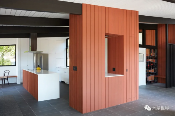 用當年的流行風格改建60年前的木屋,享受現代溫馨的生活 用當年的流行風格改建60年前的木屋,享受現代溫馨的生活