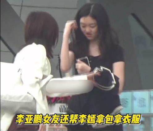 15歲李嫣徹底大逆襲!穿露臍裝比王菲還有範,氣場贏過李亞鵬女友 15歲李嫣徹底大逆襲!穿露臍裝比王菲還有範,氣場贏過李亞鵬女友