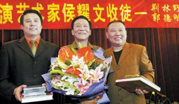 “步步血淚”郭德綱：馬季葬禮穿貂皮被罵，三次進京都經歷了什麼