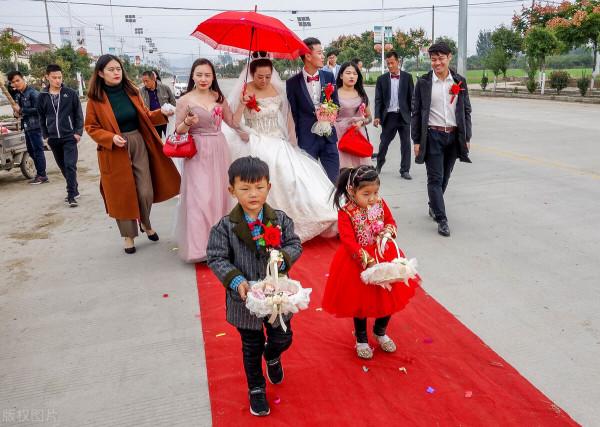 女性擇偶標準又升級，農村興起“單、雙、老”不嫁，農民欲哭無淚