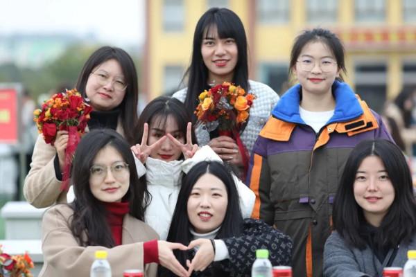 集體婚禮+軍營鵲橋，甜蜜來襲！