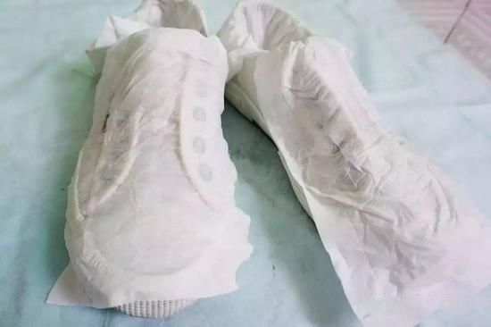 小白鞋變小髒鞋不要慌，教你幾種有效的方法，幾分鐘就能搞定