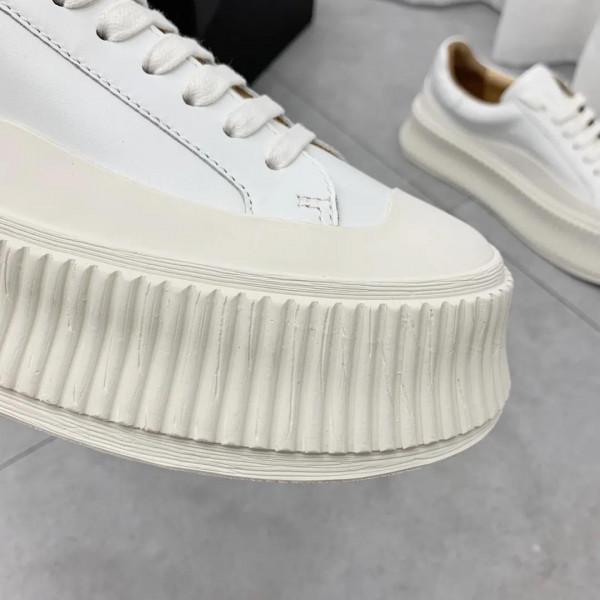 一款極簡的厚底小白鞋 一款極簡的厚底小白鞋