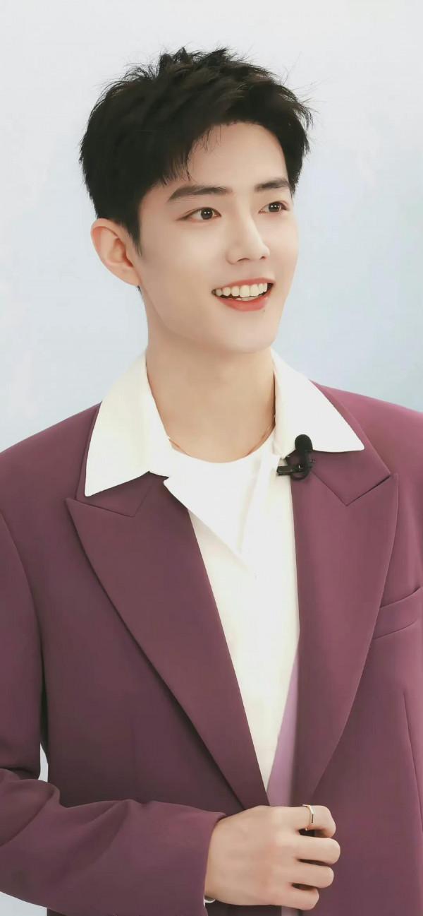 肖戰紫色西裝桌布