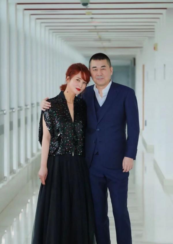 蔣勤勤：一段婚姻兩個孩子，與陳建斌不打不相識，結婚14年依然甜