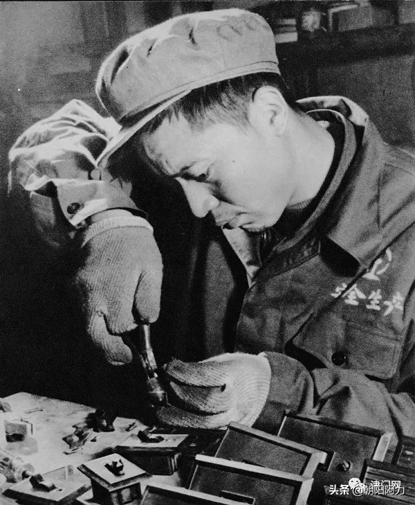 五十年代催人奮進的老照片：毛主席來到十三陵水庫參加義務勞動