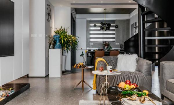 男導遊的家，用基礎的圖形加線條，裝扮出令人嚮往的家