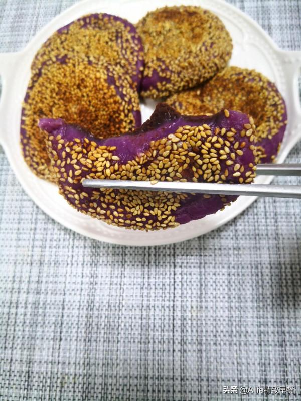 不用擀麵的紫薯豆沙餅，用平底鍋就能做，軟糯香甜，簡單易上手