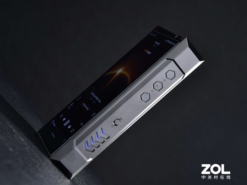 臺機級別的配置 飛傲M17萬元級便攜播放器開箱