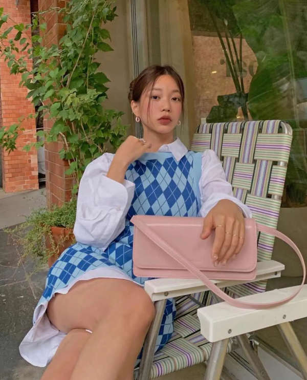 襯衫搭毛背心才是純欲天花板吧