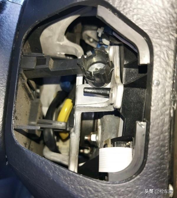 曾賣50萬的豐田皇冠3&period;0 VIP，開了17年還值多少？看到答案直接爆粗