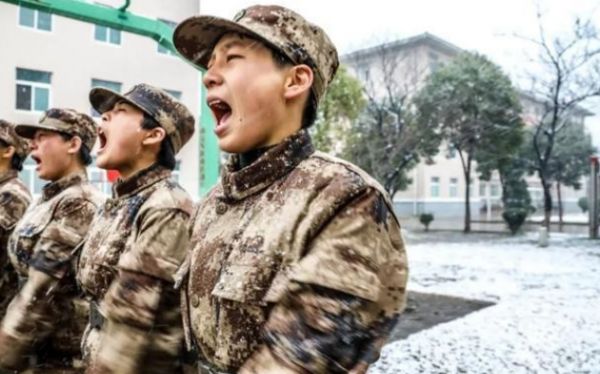 00後“女槍王”沈夢可：18歲參軍入伍，曾力壓76名男狙擊手奪冠