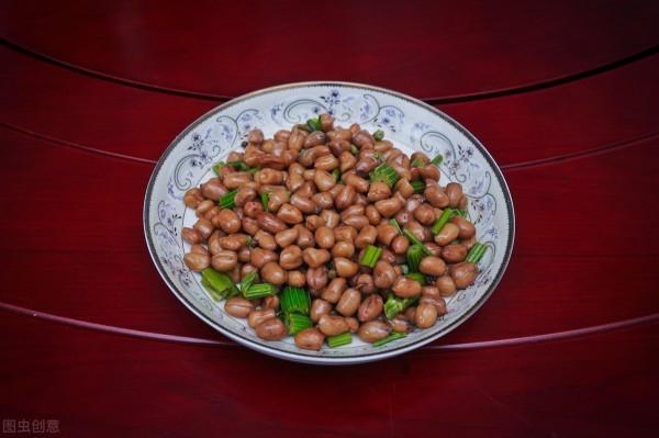 喝酒真的不能吃花生米嗎？提醒：3種食物儘量不要做下酒菜