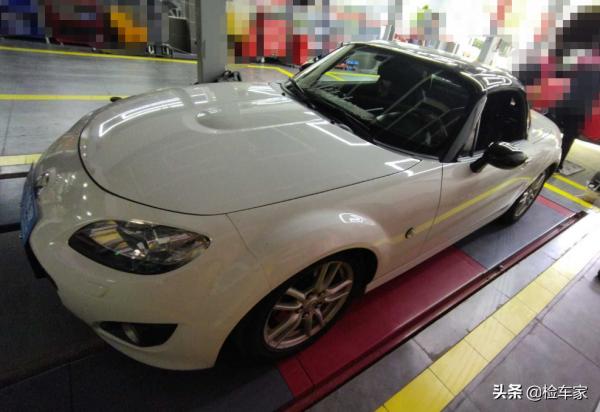 賣掉寶馬2系，花12萬買輛09款馬自達MX-5，剛開出展廳就頭大