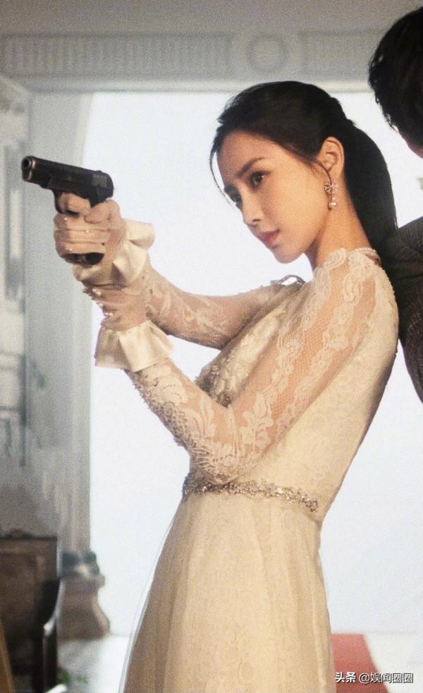 Angelababy《漫影尋蹤》劇照：露娜舉槍的樣子太颯了